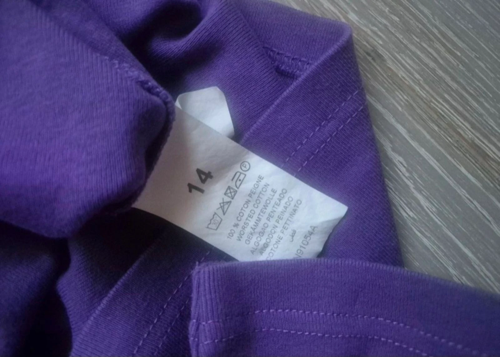 Camiseta roxa manga larga. Levis. Tamanho 14 anos – photo 6